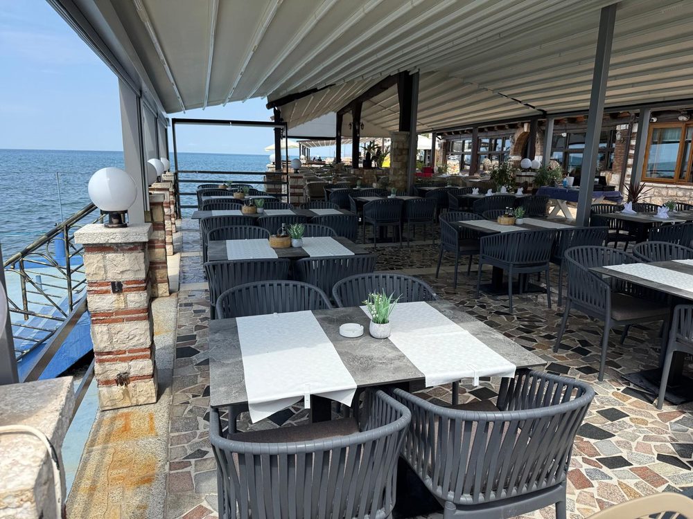 Bifora terrace above the sea